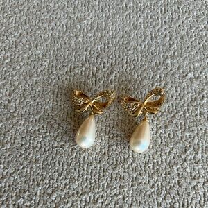 Elegant Gold Bow and Drop Pearl Earrings